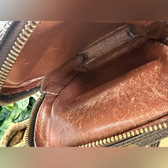 Louis Vuitton Amazone Crossbody Bag - Vintage (Mini Smaller size) - Picture 14 of 17